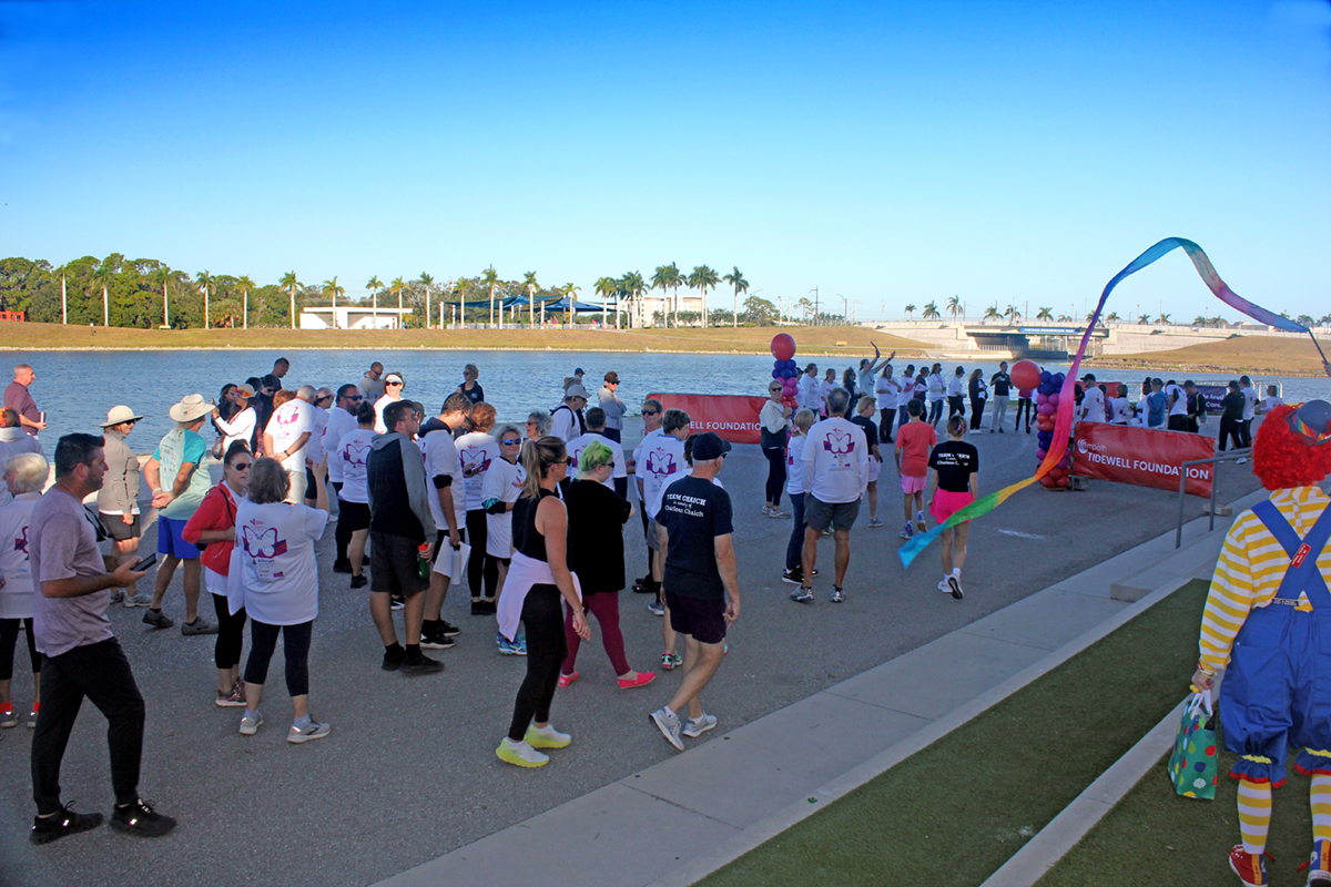 Walkers at the 2023 Tidewell Foundation Remembrance Walk